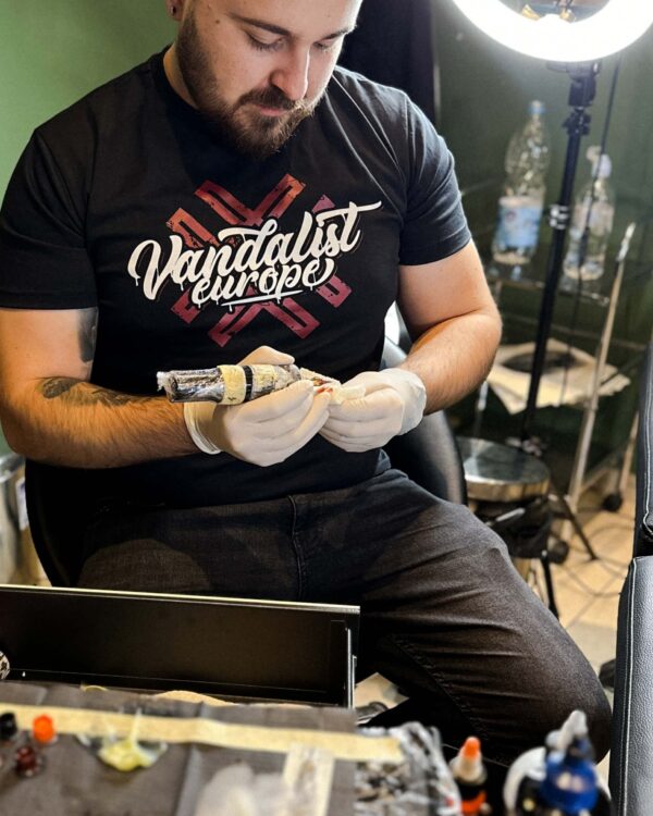 vandalist europe t-shirt black tattoo artist
