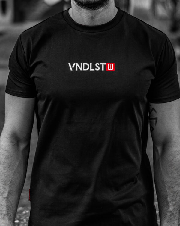 Black vandalist wear t-shirt with print vndlst and logo belt